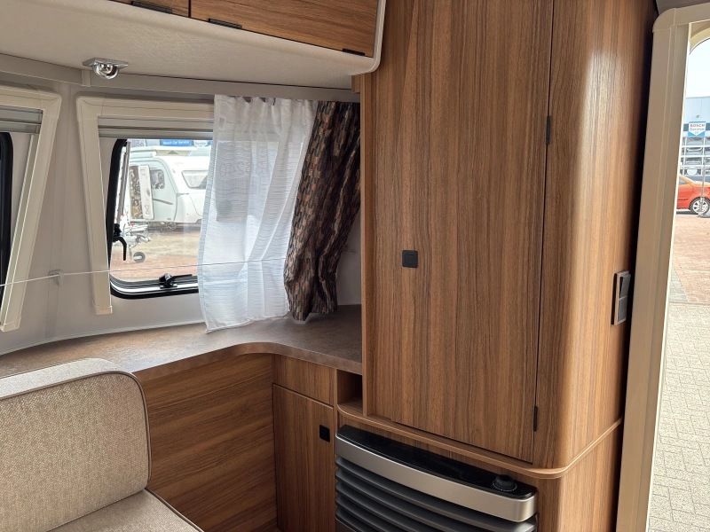 Eriba Touring 550 Legend Ventura Zilver  foto: 13