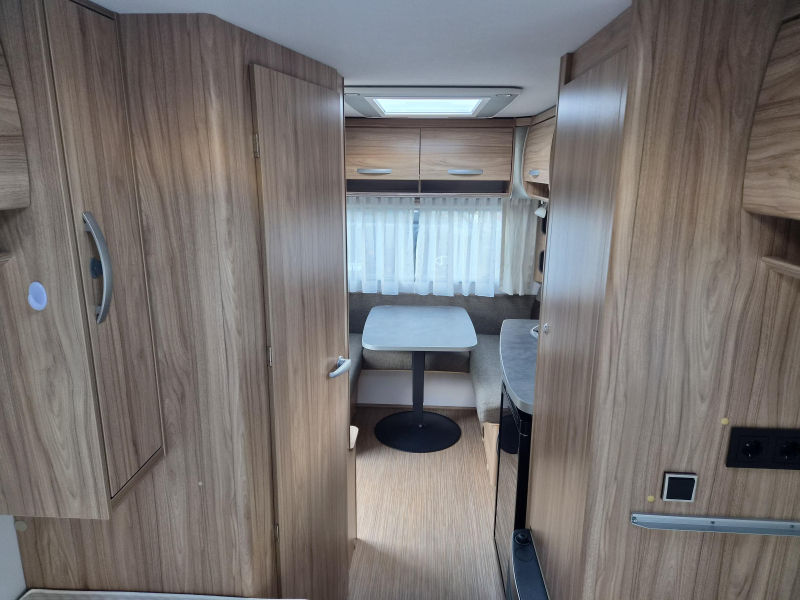 Eriba Nova Light 470 Enkele bedden - Luifel 