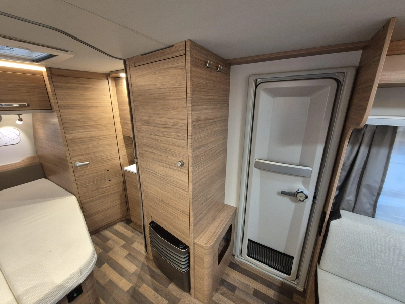 Weinsberg CaraOne Edition HOT 450 FU met Cassetteluifel!  foto: 17