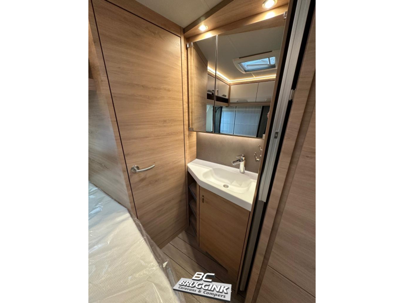 Knaus Sudwind Black Selection 450 FU FRANS BED 1700 KG  foto: 8