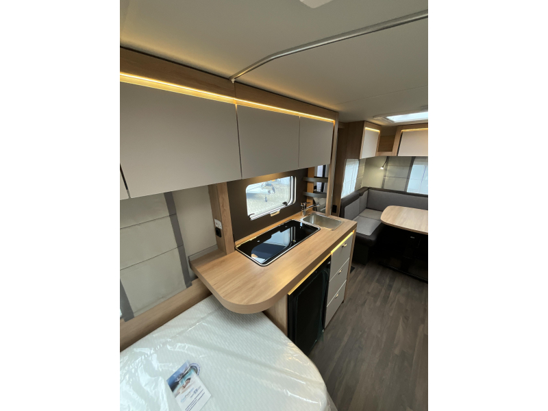 Knaus Sport Platinum 500 EU ENKELE BEDDEN-VLOERVERW  foto: 12