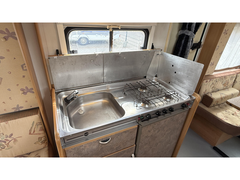 Bürstner Avanti 460 rondzit zit toilet  foto: 7