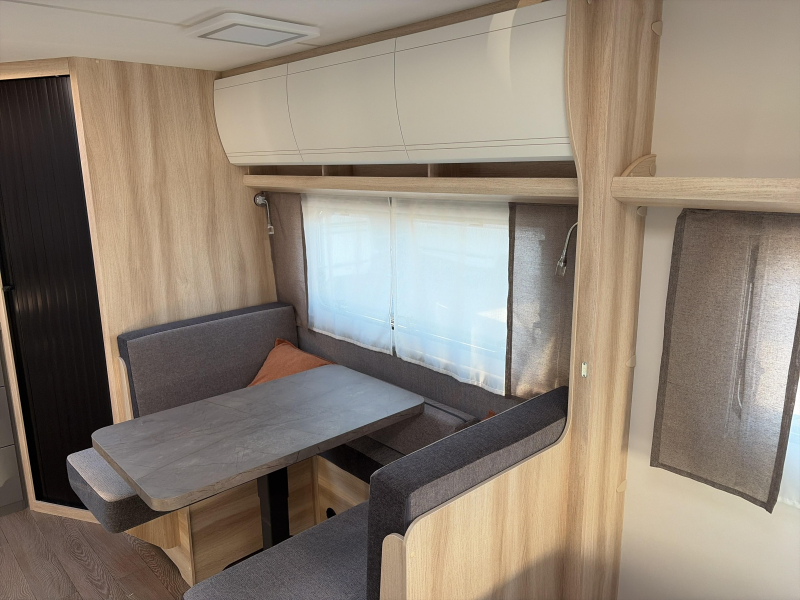 Hobby De Luxe 460 SFF Model 2027 