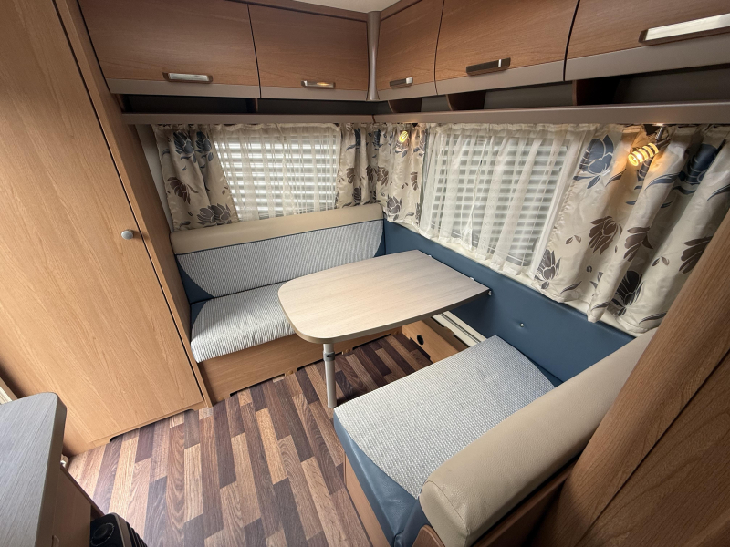 Knaus Sport 420 QD VASTBED TREINZIT VOORTENT  foto: 18