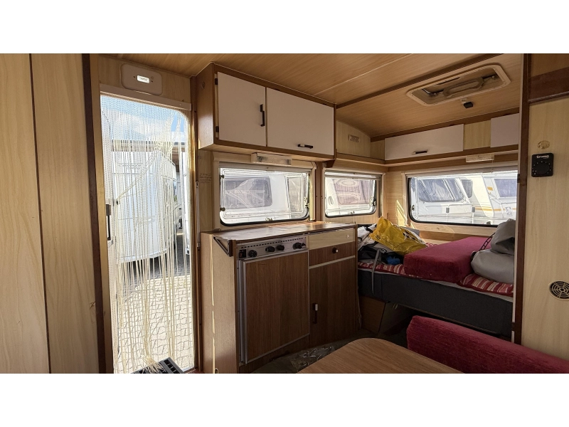 Roller One 380 treinzit vast bed toilet  foto: 2