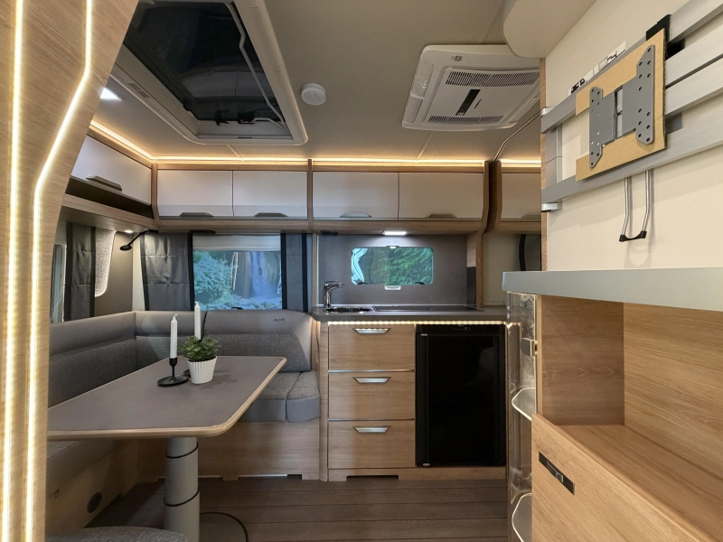 Knaus Sudwind Black Selection 450 FU dakairco / fransbed  foto: 13