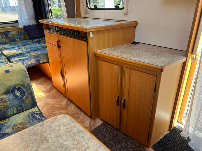 LMC 450 | Fietsenrek | Half Automatische Mover | Dinette | Voortent | Kachel foto: 12
