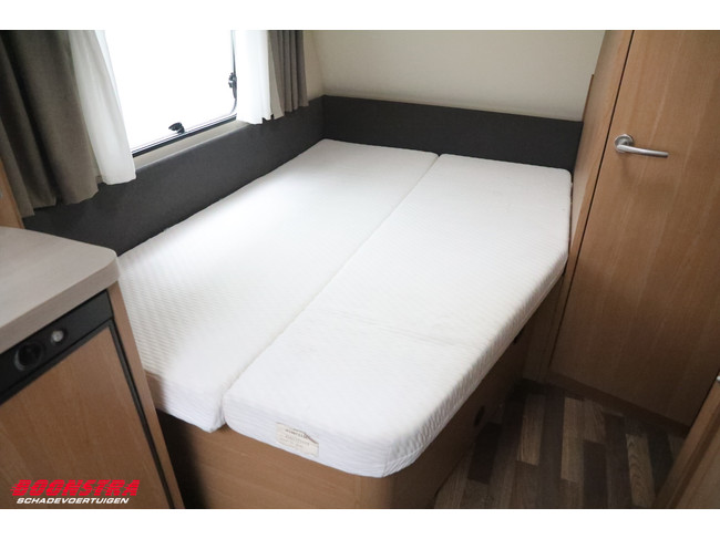 Knaus Sport 450 FU Middenkeuken Rondzit foto: 16
