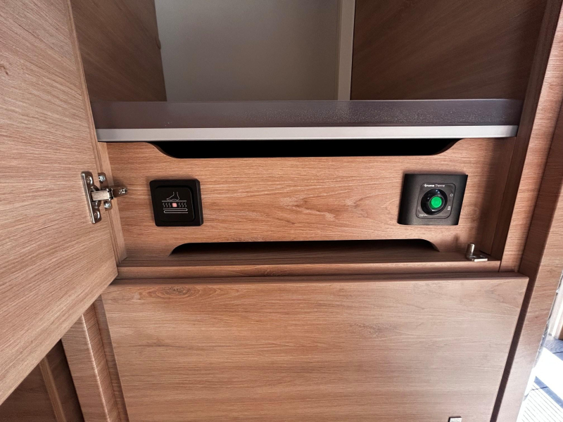 Knaus Sudwind Black Selection 450 FU Tijdelijk Voordeelpakket  foto: 13