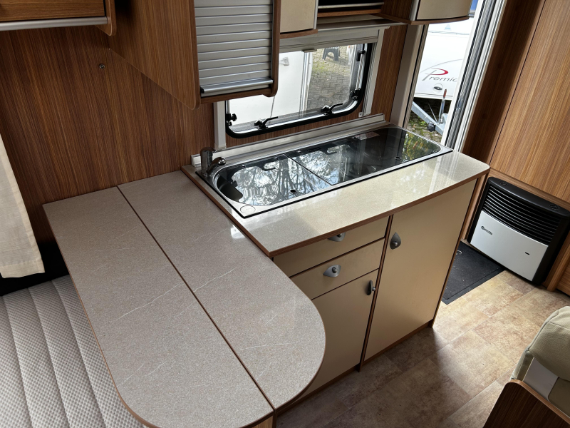 Bürstner Averso Fifty 450 TS Mover en luifel  foto: 11