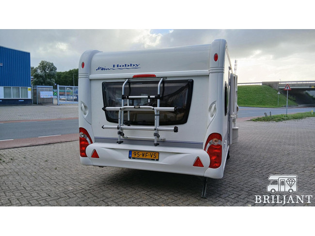 Hobby 560 UFE caravan fransbed/rondzit foto: 5