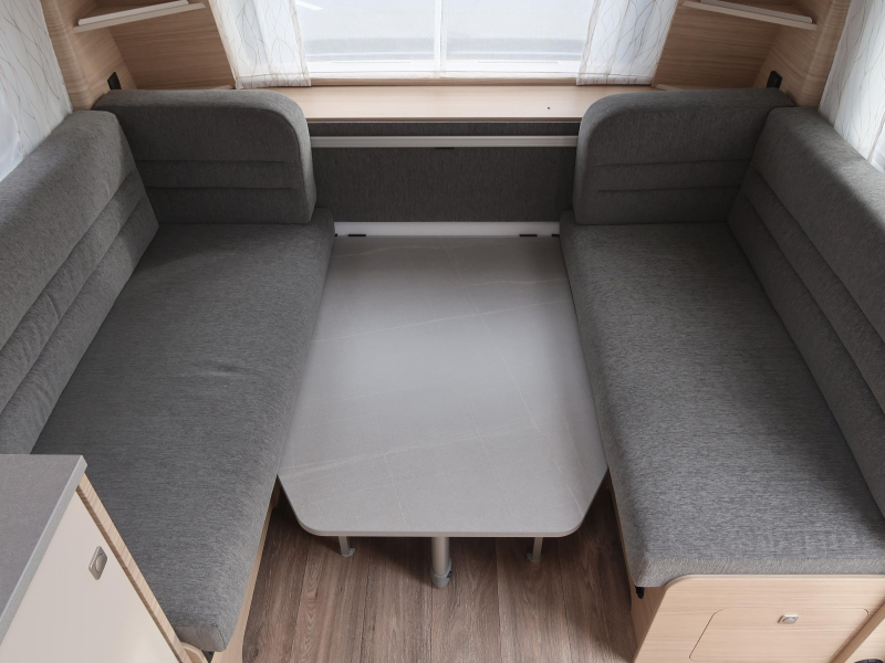 Fendt Bianco Activ 495 SFE MET MIDDEN-DWARS KEUKEN !  foto: 5