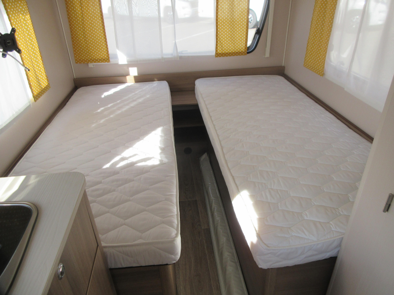 Dethleffs C'Joy Active 460 LE MET MOVER EN VOORTENT 