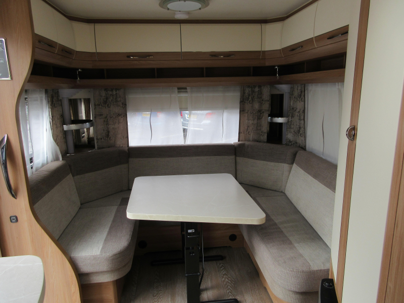Hobby De Luxe 455 UF ZEER NETJES EN MET MOVER 