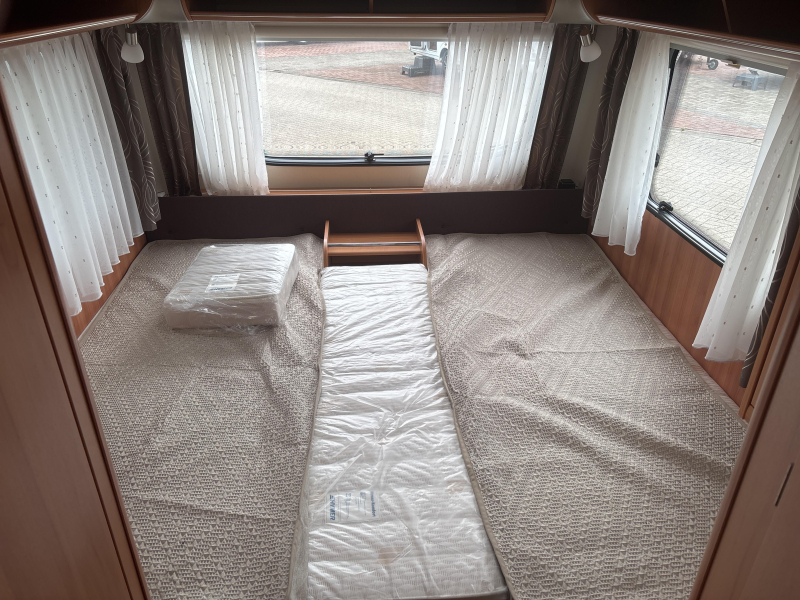 Eriba Nova Light 470 Mover/Thule luifel  foto: 9
