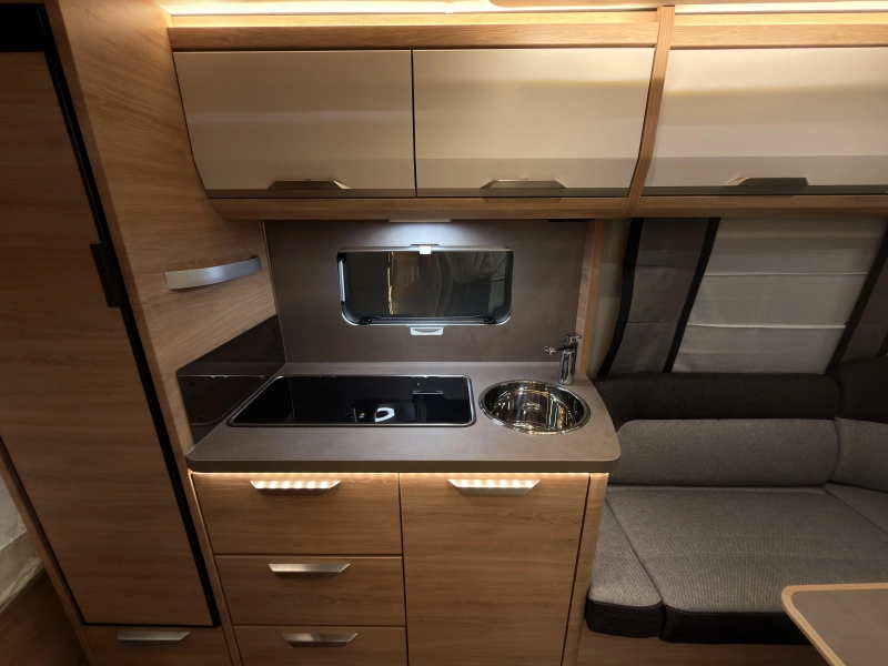 Knaus Sudwind Black Selection 500 FU 1800KG+vloer+Fransbed  foto: 7