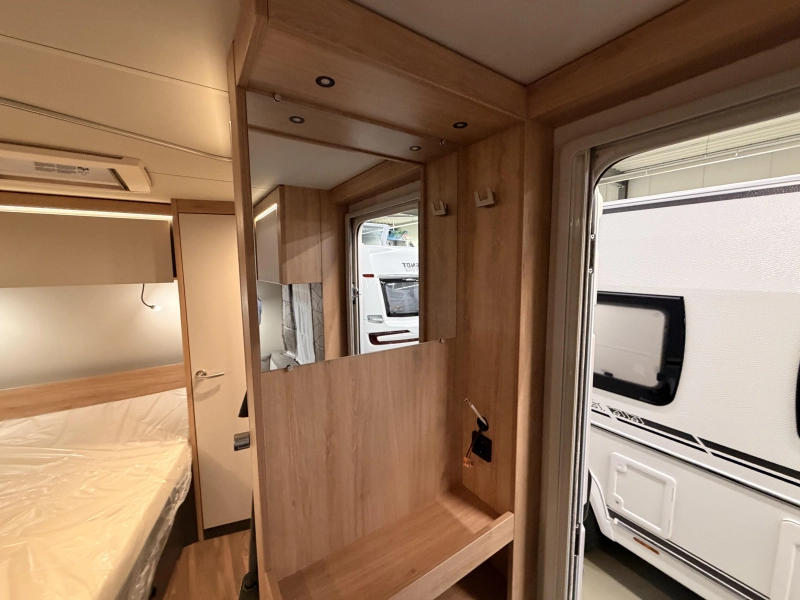 Knaus Sport 450 FU 1800 KG + Fransbed  foto: 17