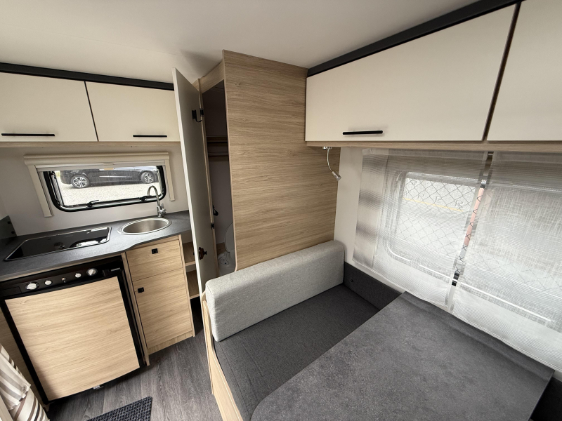 Caravelair Alba 400 VASTBED TREINZIT LUIFEL  foto: 16