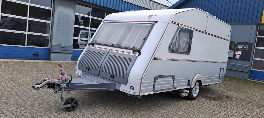 KIP HY-LINE met voortent en luifel + mover