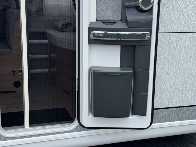 Hobby De Luxe 545 KMF met STAPELBED EN GARAGE **6 Slaapplaatsen/Truma Mover/1e eigenaar/Truma/Lichtmetalen velgen/Zeer nette caravan** foto: 23