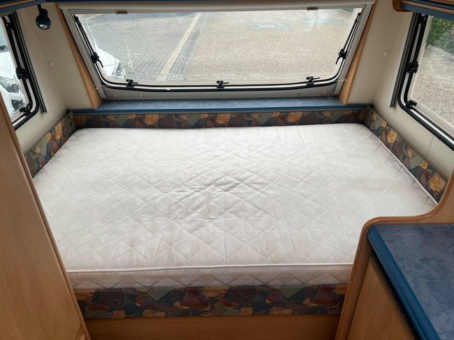 Hobby De Luxe 400 SF | Luifel | Fietsenrek | Mover Half Automaat | Vastbed | Dinette (Treinzit) | Tempo 100 | Schokbrekers foto: 16