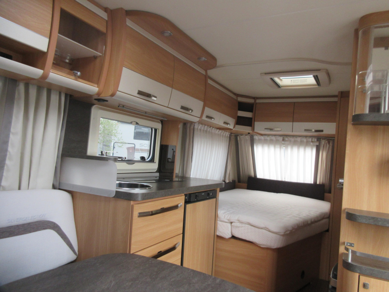 Knaus Sudwind Silver Selection 450 FU MET MULTINOVA VOORTENT  foto: 2