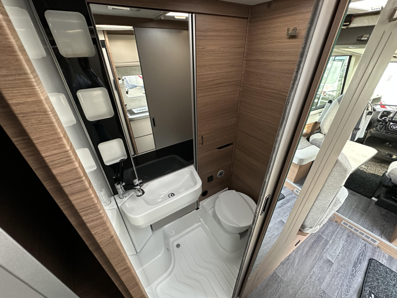 Knaus Van I 650 MEG AUTOMAAT COMPACT 180 PK  foto: 13