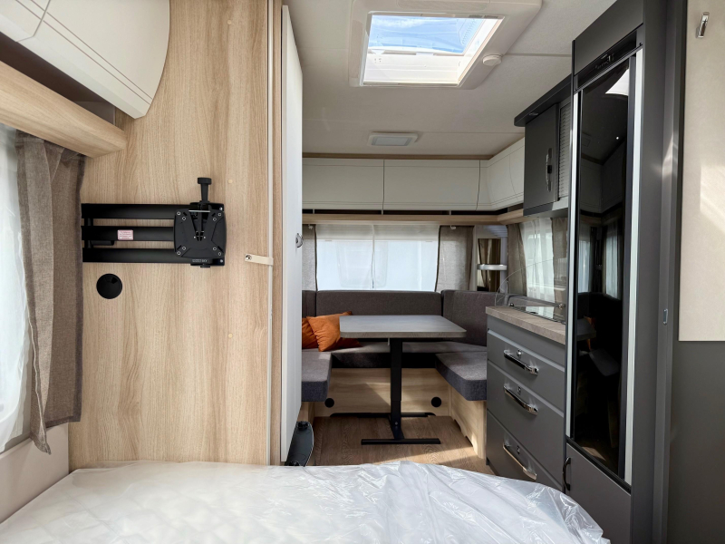Hobby De Luxe 460 UFE Frans bed & rondzit!  foto: 12