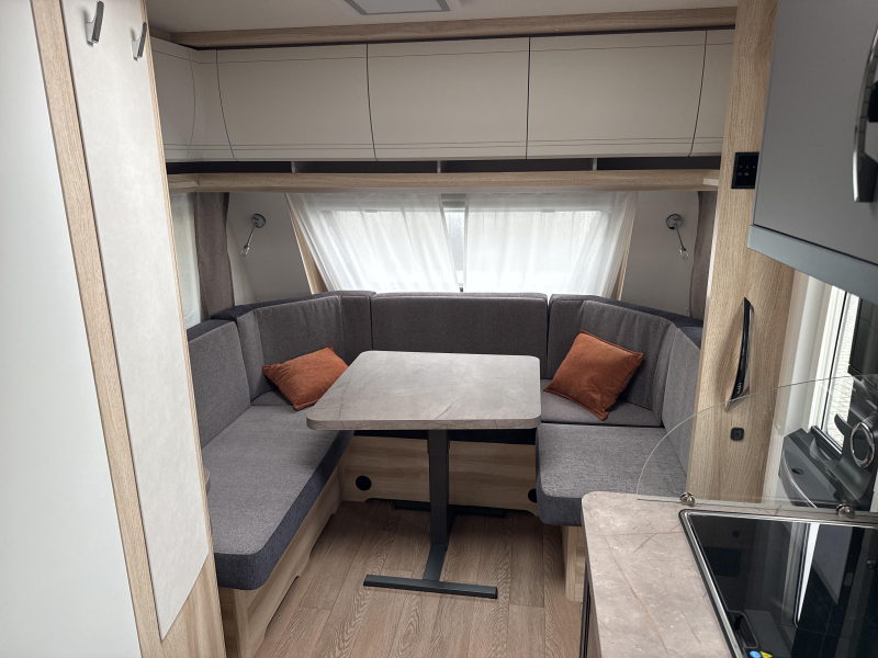 Hobby De Luxe 460 LU Model 2027  foto: 3