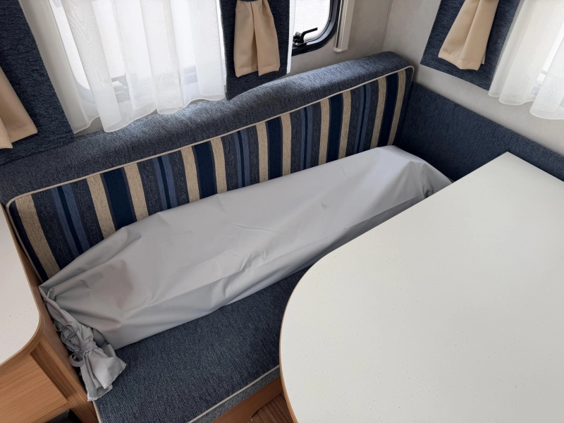 Adria Altea 432 PX Fietsendrager - voortent  foto: 5