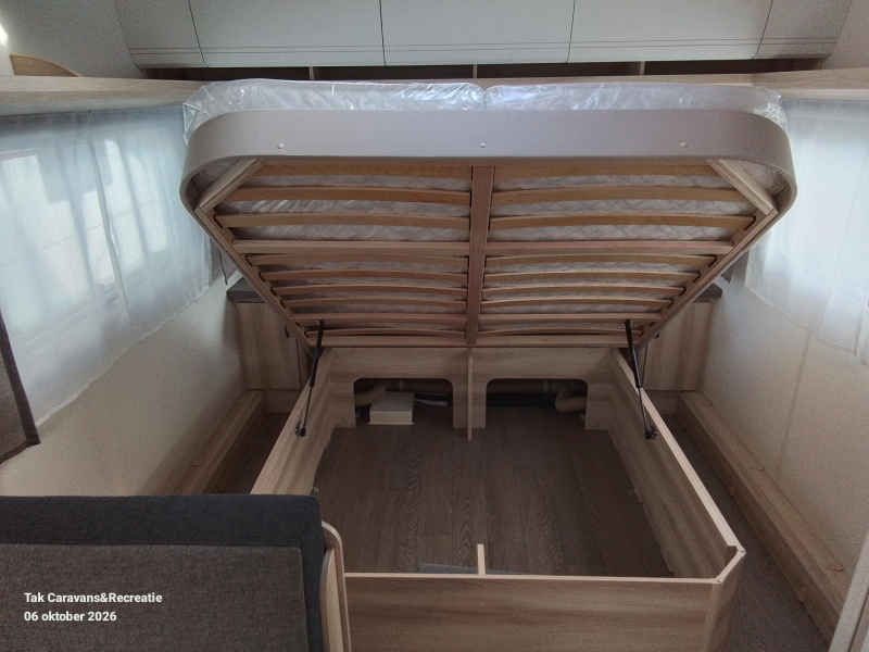 Hobby De Luxe 460 SFF Model 2027 met queensbed  foto: 6