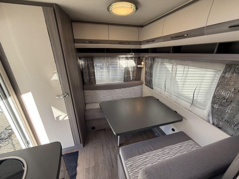 Hobby On Tour 390 SF VASTBED MOVER LUIFEL TOP  foto: 16