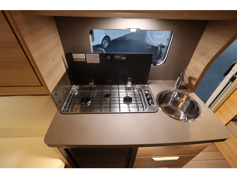 Knaus Sudwind Black Selection 460 EU Enkele bedden  foto: 9