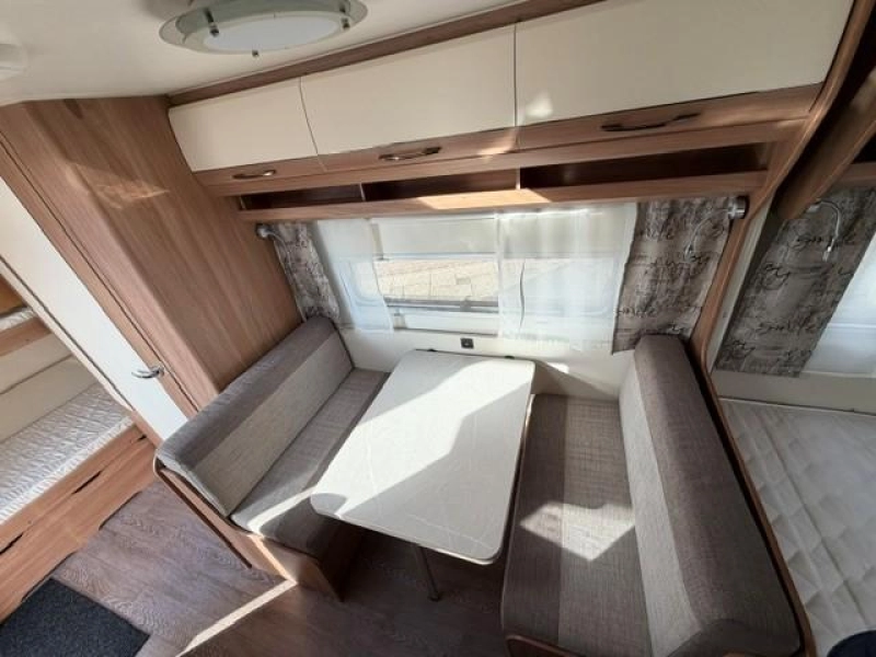 Hobby De Luxe 490 KMF stapelbed zeer compleet  foto: 13