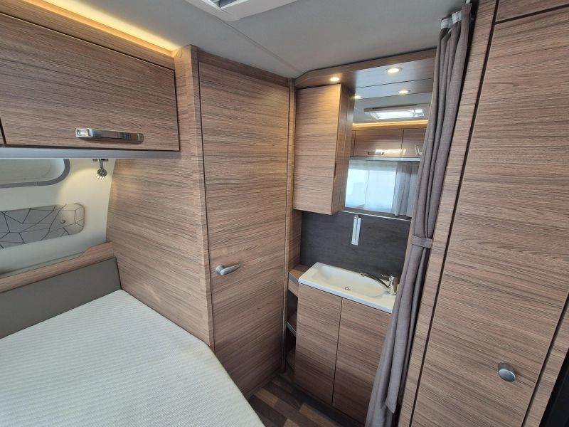 Weinsberg CaraOne Edition HOT 500 FDK Stapelbed  foto: 11