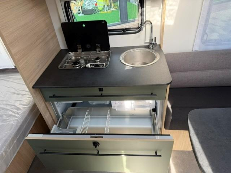 Caravelair Sport Line 455 Frans bed - Ruime rondzit  foto: 10