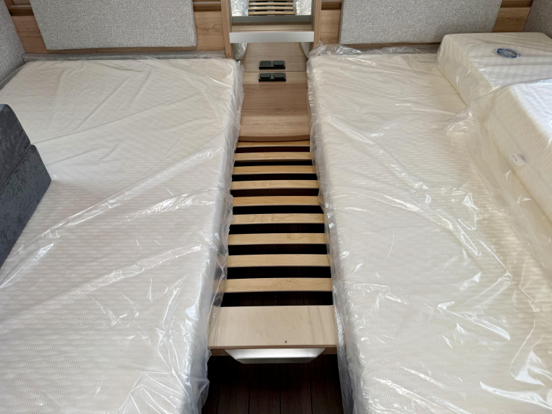 Knaus Sudwind Black Selection 460 EU Zomer Airco Actie!  foto: 6