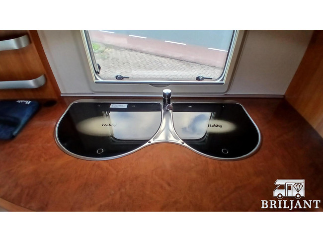 Hobby 560 UFE caravan fransbed/rondzit foto: 21