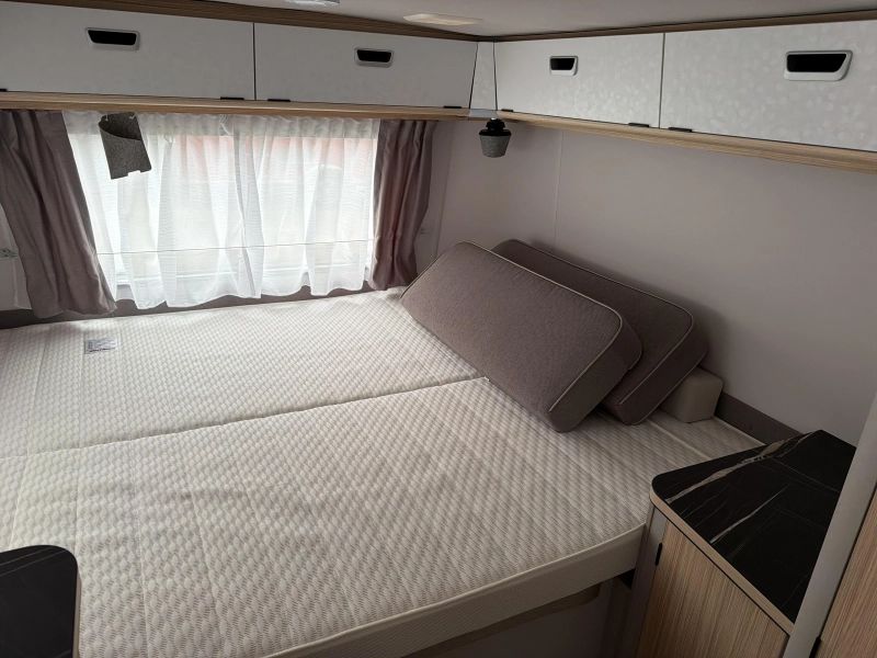 Eriba Touring 630 Urban Hampton Zilver  foto: 7