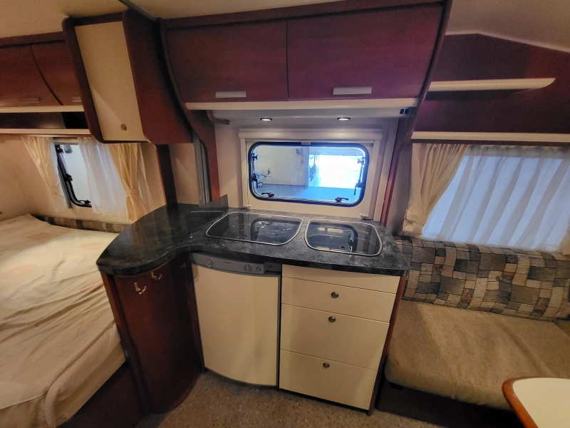 Chateau Calista 450 FHU mover, voortent  foto: 8