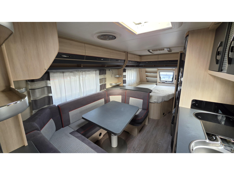 Hobby De Luxe Edition 650 KMFE voortent  foto: 3