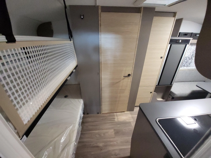 NEXT 381 met stapelbed  foto: 5