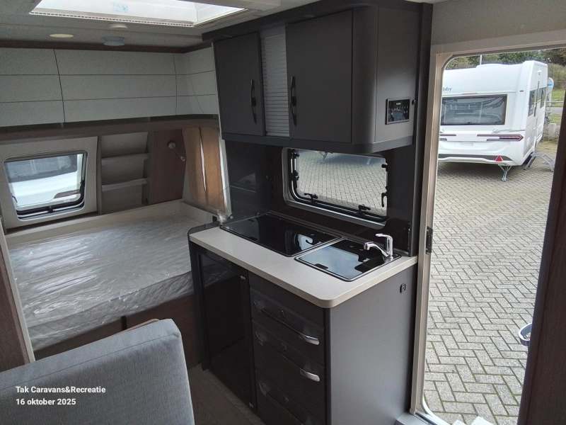 Hobby On Tour 390 SF compacte caravan  foto: 2