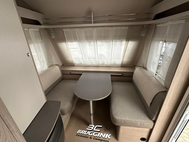 Bürstner Premio Life 480 TL ENKELE BEDDEN foto: 2
