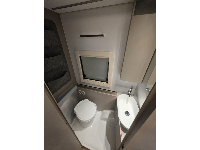 Adria Alpina 583 UL  foto: 8