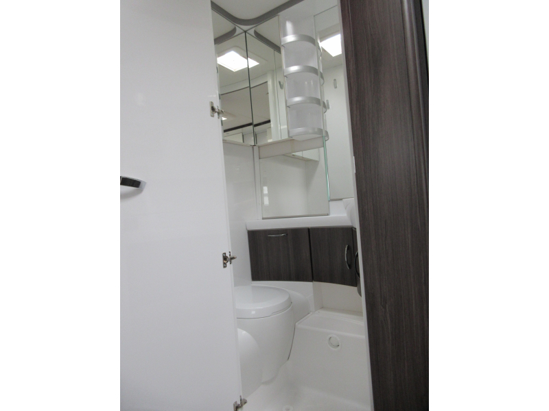 Hobby Prestige 560 UL RONDZIT HOGE KOELKAST  foto: 13