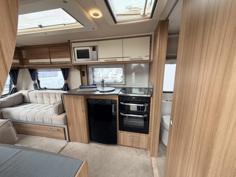 Elddis Crusader Solano 462 Mover voortent. Enkel bed  foto: 3