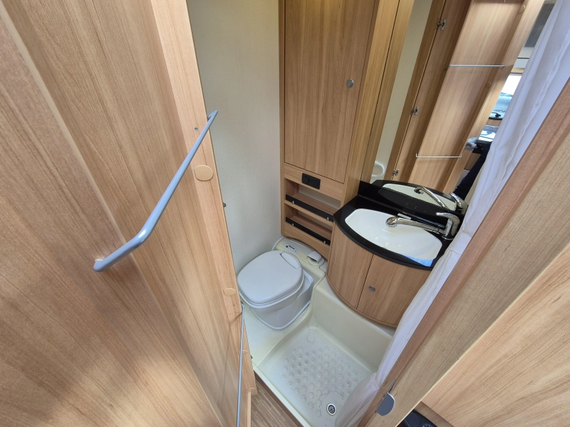 Dethleffs Camper Style 430 DB MOVER - VOORTENT - L  foto: 16