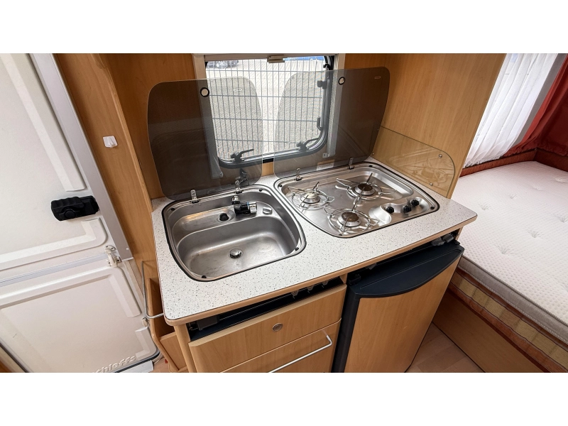 Dethleffs Summer Edition 430 DB vast bed rondzit toilet  foto: 7