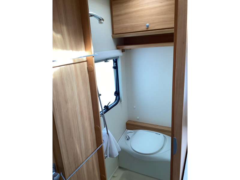 Dethleffs Camper 450 DB voortent  foto: 9